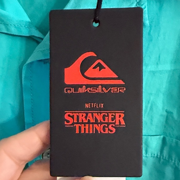 Quiksilver Mike The Tourist Stranger Things Shirt Men’s XL NWT - Picture 5 of 6